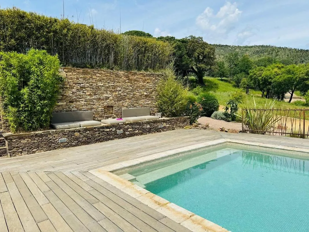 Logement 60 M2 Au Calme Piscine Et Flipper Grimaud